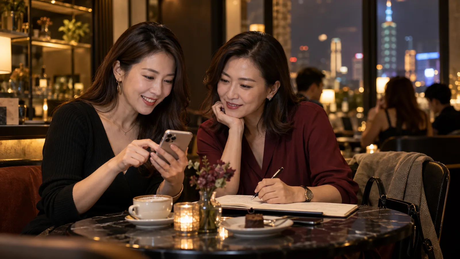 兩位成年女性在聚會前討論預算